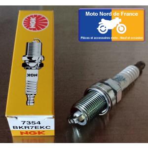 Lot de 2 bougies d'allumage NGK type BKR7EKC