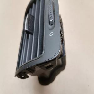 Aerateur tableau de bord avant gauche VOLKSWAGEN VW GOLF 5 REF 1K0819703 *
