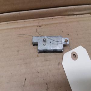 AMPLIFICATEUR D ANTENNE AUDI A3 8P4035225B