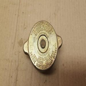 Ancien Bouchon de Radiateur de voiture a identifier