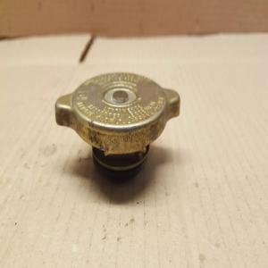 Ancien Bouchon de Radiateur de voiture a identifier
