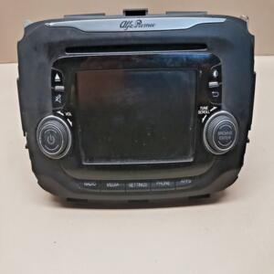 AUTO RADIO LECTEUR CD ALFA ROMEO GUILIETTA REF 01561247600