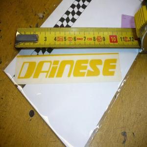 autocollant dainese jaune 10 cm  DESIGN BY MERYT