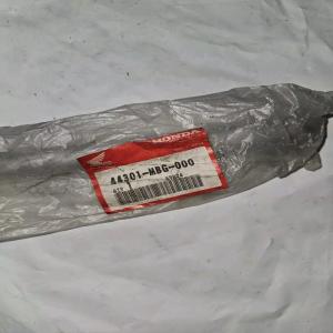 AXE ROUE AVANT CB1100 44301-MGB-000 PIECE ORIGINE HONDA