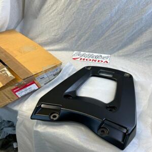 base support top case honda 81271-k35-305 pcx 125 2011 2016