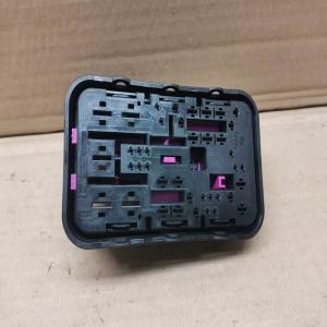 boîtier fusible relais  Volkswagen golf 5 TOURAN ALTEA PASSAT SHARAN 1K0937700B