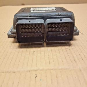 BOITIER DE COMMANDE CALCULATEUR ECU RENAULT SCENIC 1 ESSENCE REF S105961001B