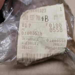 boîtier fusible relais  Volkswagen golf 5 TOURAN ALTEA PASSAT SHARAN 1K0937700B