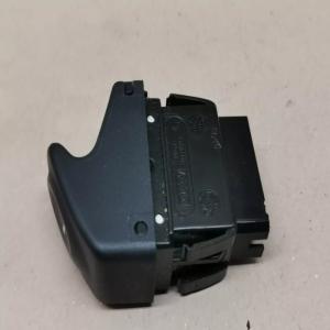 BOUTON COMMANDE LEVE VITRE ELECTRIQUE AVANT DROIT RENAULT MEGANE 1 REF 430001K