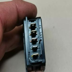 BOUTON COMMANDE LEVE VITRE ELECTRIQUE AVANT DROIT RENAULT MEGANE 1 REF 430001K