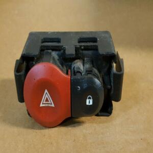 Bouton de warning RENAULT CLIO 3 III REF 8200523299