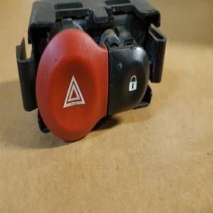 Bouton de warning RENAULT CLIO 3 III REF 8200523299