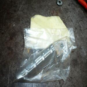 cale pied origine arriere gauche  peugeot  xp6 50 XPS 125 CT 754385
