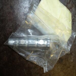 cale pied origine arriere gauche  peugeot  xp6 50 XPS 125 CT 754385