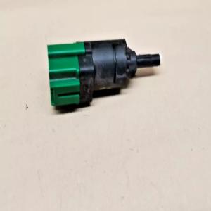Contacteur feu stop PEUGEOT 207 208 CITROEN C3 2 PHASE 1 9670430580