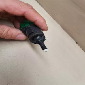 Contacteur feu stop PEUGEOT 207 208 CITROEN C3 2 PHASE 1 9670430580