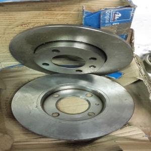 DISQUES FREIN AV CADDY 2 GOLF 3 4 PASSAT B3 B3.5 VENTO DDF103