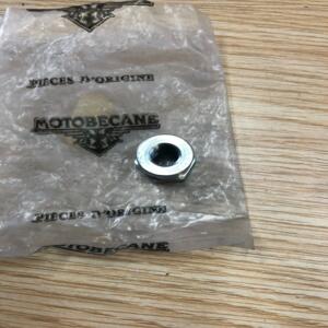 ecrou épaulé origine axe de roue m10x100 10x100 Motobécane Motoconfort MBK 34160