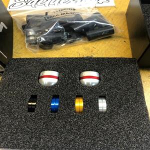embout Poids guidon Rizoma Switch MA530A Gris pour guidon 22mm interieur 13 a 18