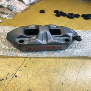étrier frein droit ducati 61040911c diavel 1200 2011 18 streetfighter 1098 10 13