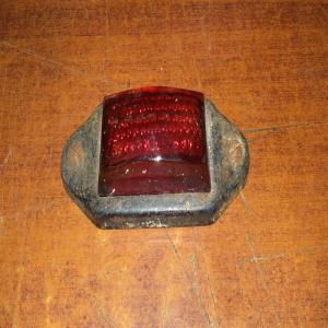 feu rouge en verre ancien cirette  avec support velo cyclo camion voiture ?