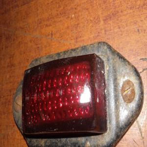 feu rouge en verre ancien cirette  avec support velo cyclo camion voiture ?