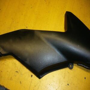 flanc droit cache cadre Suzuki sv 650 47110-18k00 2017 2019