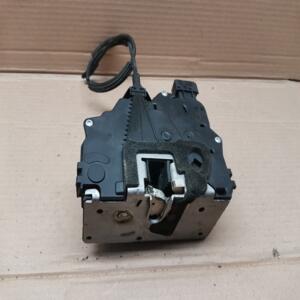 GACHE SERRURE DE PORTE AVANT DROIT OPEL MERIVA B 13258274