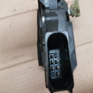 GACHE SERRURE DE PORTE AVANT DROIT OPEL MERIVA B 13258274