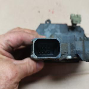 GACHE SERRURE DE PORTE AVANT GAUCHE CONDUCTEUR OPEL MERIVA B 13258271