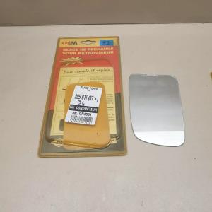 GLACE MIROIR RETROVISEUR AVANT GAUCHE CONDUCTEUR PEUGEOT 205 87   REF GP4031