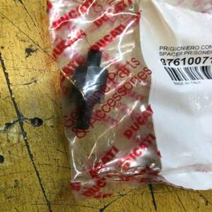 goujon m5 avec entretoise ducati 97610071a