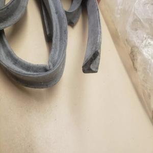 joint caoutchouc porte ou capot Peugeot 504 404 ref 9031.05