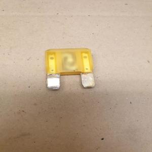 LOT DE 2  Maxi fusible 20A 32V jaune voiture automobile 2.9X3.5 CM