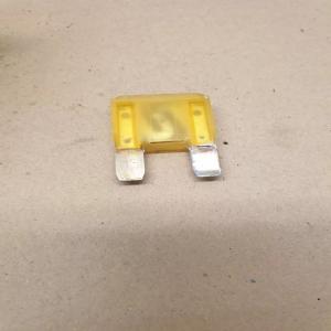 LOT DE 2  Maxi fusible 20A 32V jaune voiture automobile 2.9X3.5 CM