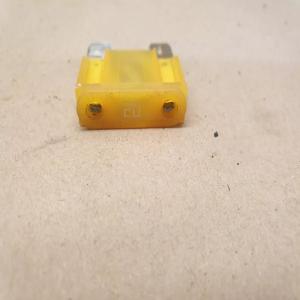 LOT DE 2  Maxi fusible 20A 32V jaune voiture automobile 2.9X3.5 CM