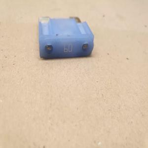 Maxi fusible 60A 32V jaune voiture automobile 2.9X3.5 CM