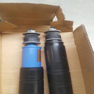 Paire amortisseurs arriere mazda 323 de 77 a 87  record 113651  neuf