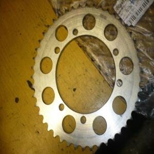 pignon z-12 00h02806371 et couronne z-46 420 DERBI aprilia piaggio gpr gp1 50