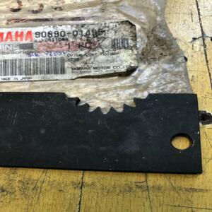 plaque blocage DRIVE GIAR HOLDER yamaha 90890-01495