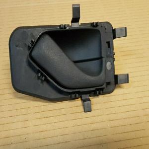 poignée intérieur de porte  arrière droit peugeot 405 break ref 91037102