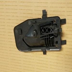 poignée intérieur de porte  arrière droit peugeot 405 break ref 91037102