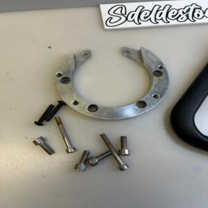 Poignée passager A-Sider Black Edition réservoir Triumph  MV Agusta aprilia