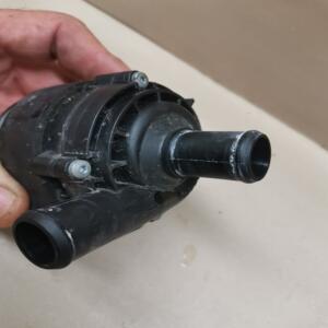 POMPE A EAU ADDITIONELLE MERCEDES CLASSE A B E G S V VW CRAFTER REF A2118350028