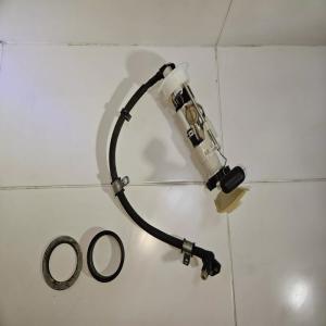 POMPE A ESSENCE + DURITE INJECTEUR  HONDA FES S-WING SWING ABS 125 2011
