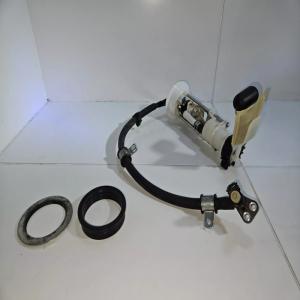 POMPE A ESSENCE + DURITE INJECTEUR  HONDA FES S-WING SWING ABS 125 2011