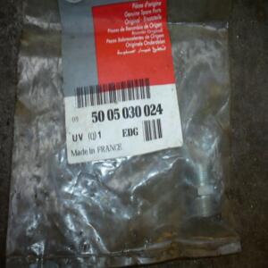 raccord essence et hydraulique  renault truc 50 05 030 024