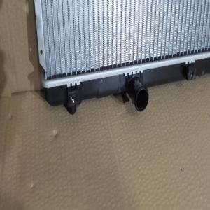 Radiateur Toyota Corolla E100 ESSENCE 1.3 1.4 1.6  16400-15501 1640015500