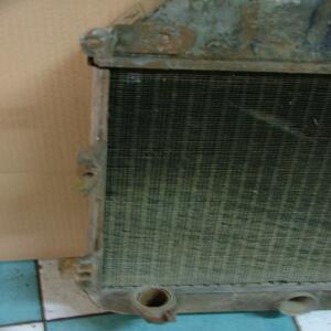 RADIATEUR VOITURE ANCIENNE COVENTRY RADIATOR A RESTAURER OU POUR DECO