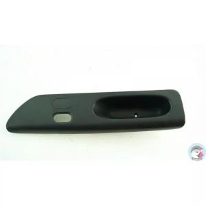 RENAULT LAGUNA 1 phase 1 2.2 DT N°1 Plastique avant droit de porte interieur 77